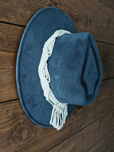 Load image into Gallery viewer, Seraphena