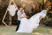 Load image into Gallery viewer, Kara's Diamond Arch