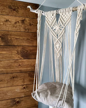 Load image into Gallery viewer, Rasta's Throne