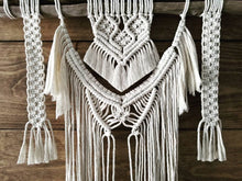 Load image into Gallery viewer, Modern Lady