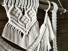 Load image into Gallery viewer, Modern Lady