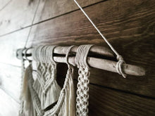 Load image into Gallery viewer, Modern Lady